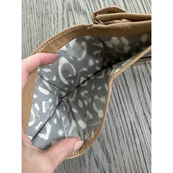 AIMEE KESTENBERG Tan Leather Ashley Pouch Card Tri Fold Wallet w/ Key Chain Clip - Picture 4 of 5